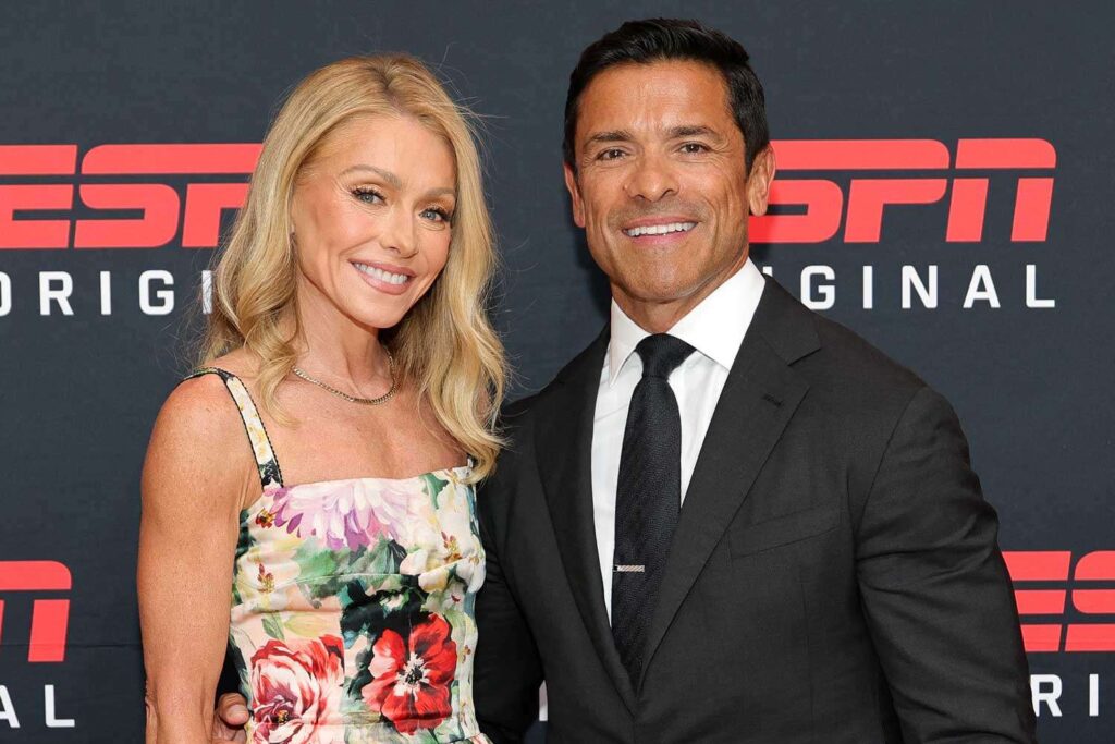 Kelly Ripa, Mark Consuelos Have Black Bathroom with Matching Toilet Paper (Exclusive)