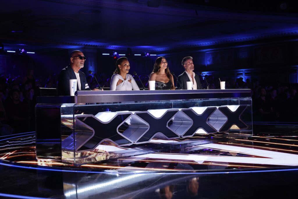 Howie Mandel, Mel B, Sofia Vergara, Simon Cowell sit at the judges' table on AGT 2015.