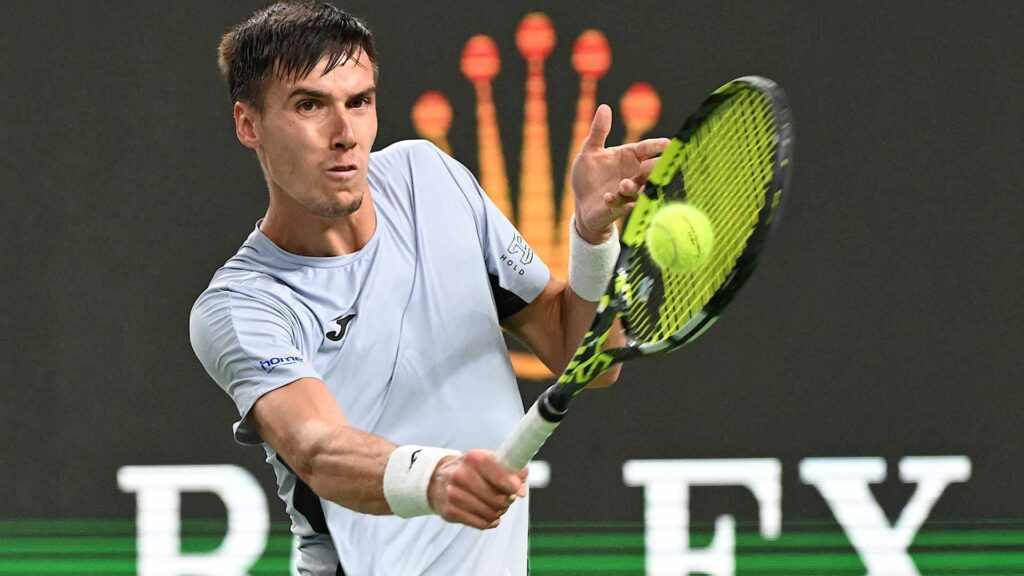 Fabian Marozsan downs Stan Wawrinka; Cilic, Mannarino advance in Shanghai | ATP Tour