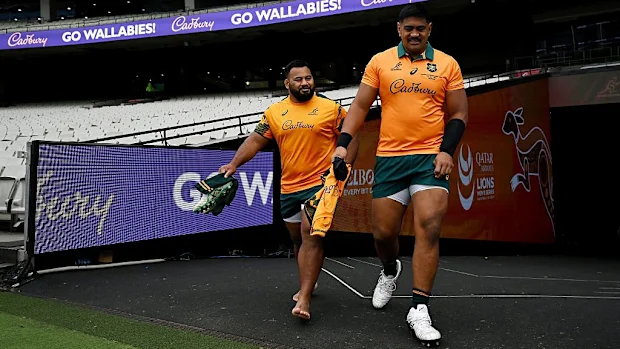 Taniela Tupou and Will Skelton make their way onto the pitch.