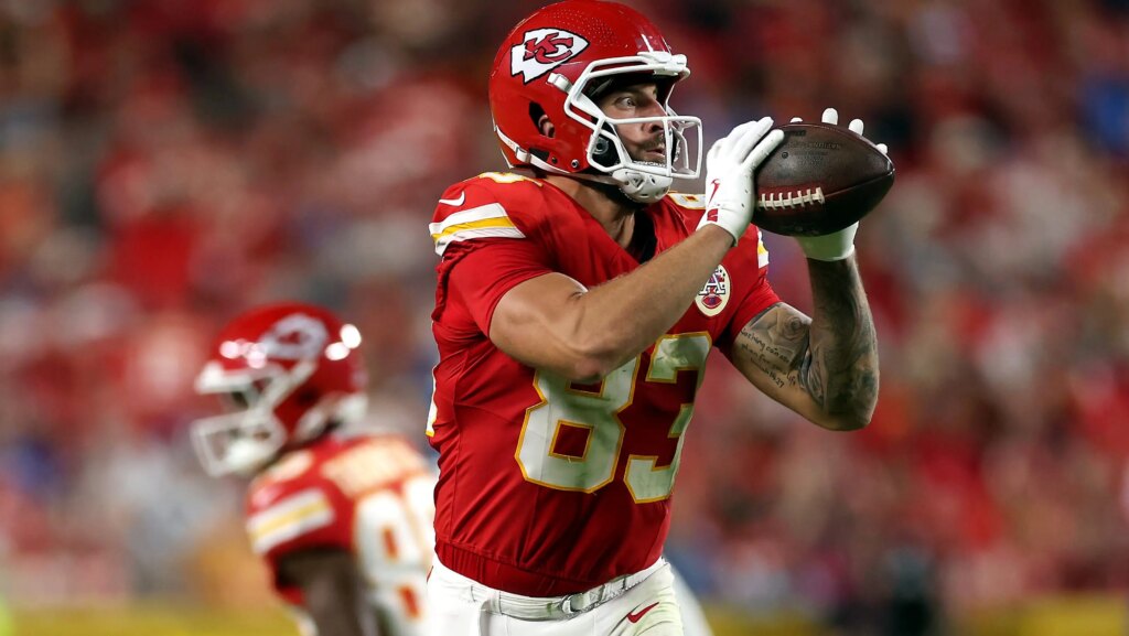 Chiefs Tight End’s Personal Announcement Is Turning Heads