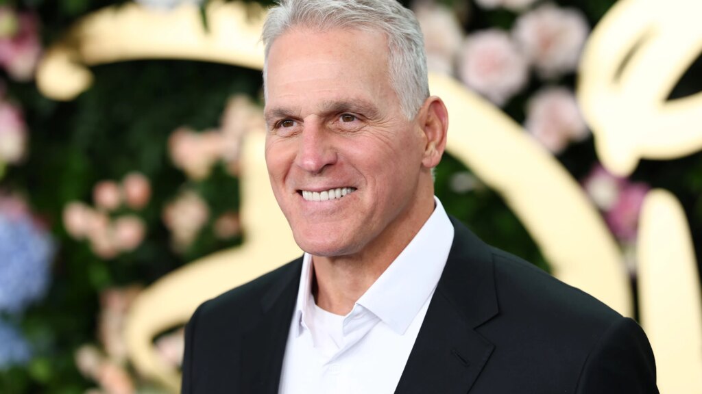 Detroit native 'Golden Bachelor' makes rose decisions. 3 women left