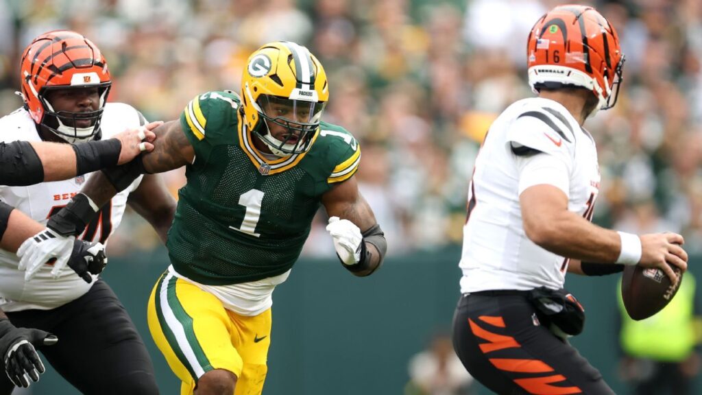 Packers' Micah Parsons calls out one-sided officiating, tush push