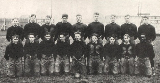 The 1925 Port Huron team in a formal team photo.