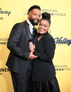 Anthony Davis and Yvette Nicole Brown at the 39th American Cinematheque Awards held at The Beverly Hilton on November 20, 2025 in Los Angeles, California.