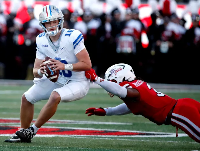 Middle Tennessee quarterback Roman Gagliano (16) dodges a tackle fro Western Kentucky linebacker Anthony Brackenridge (3) during an NCAA College Football game at Western Kentucky on Saturday, Nov. 15, 2025.