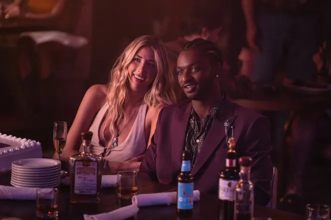 Scarlet Stallone as Spencer and Jay Will as Tyson in Season 3 of