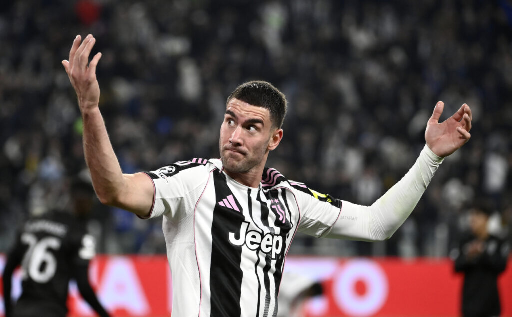 TURIN, ITALY - NOVEMBER 04: Dusan Vlahovic of Juventus reacts during the UEFA Champions League 2025/26 League Phase MD4 match between Juventus and Sporting Clube de Portugal at Juventus Stadium on November 04, 2025 in Turin, Italy. (Photo by Stefano Guidi/Getty Images)