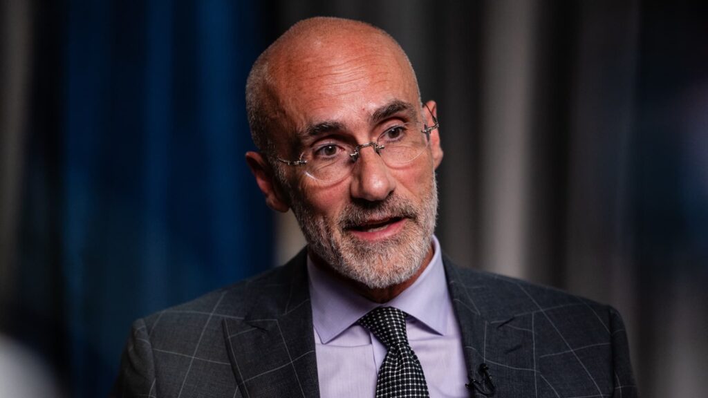 Harvard expert Arthur Brooks says we're getting happiness all wrong