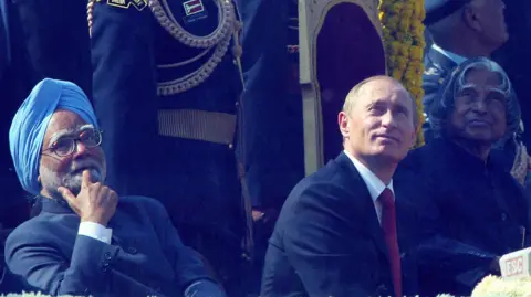 AFP via Getty Images Indian President Abdul Kalam (R), Russian President Vladimir Putin (2R) and Indian Prime Minister Manmohan Singh (L) watch Indian army jets flying over India's 58th Republic Day parade from a bullet-proof box, in New Delhi, 26 January 2007. 