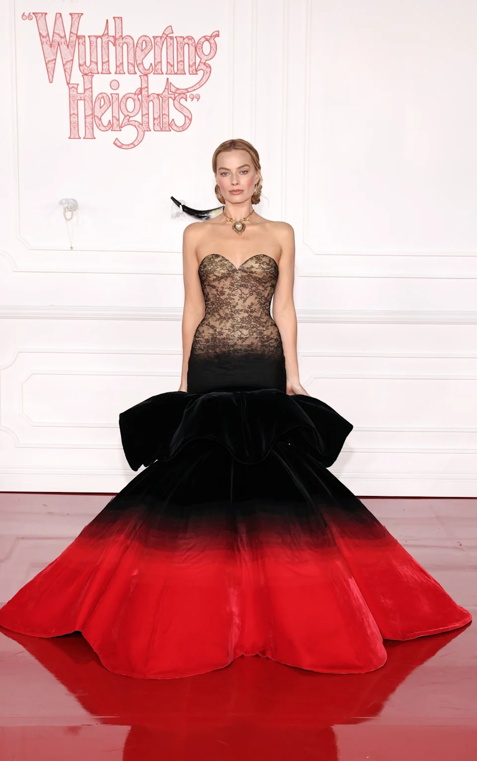 Robbie wore the necklace with a Schiaparelli couture gown