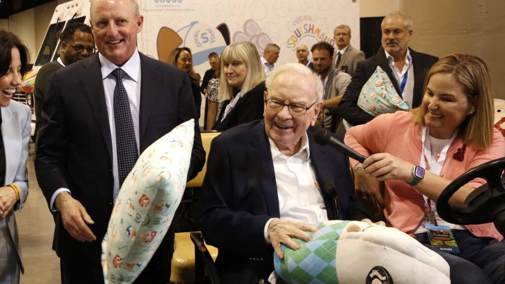 Berkshire's Buffett was still hunting massive deal in last days as CEO