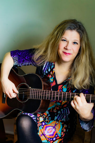 The Newton Theatre presents Dar Williams