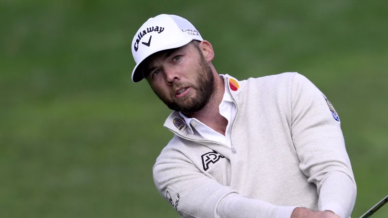 Watch back-to-back hole-outs from Jake Knapp, Sam Burns at Pebble Beach