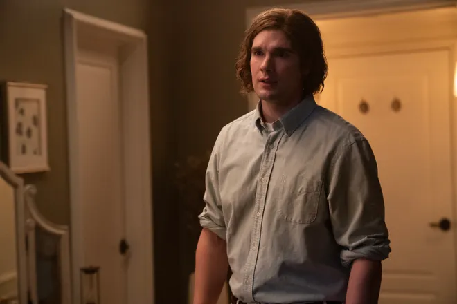 Spencer House is seen in the Season 3 finale of Hulu's