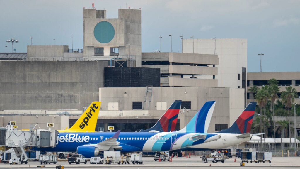 Spirit Airlines cancels more than 250 flights, stranding travelers