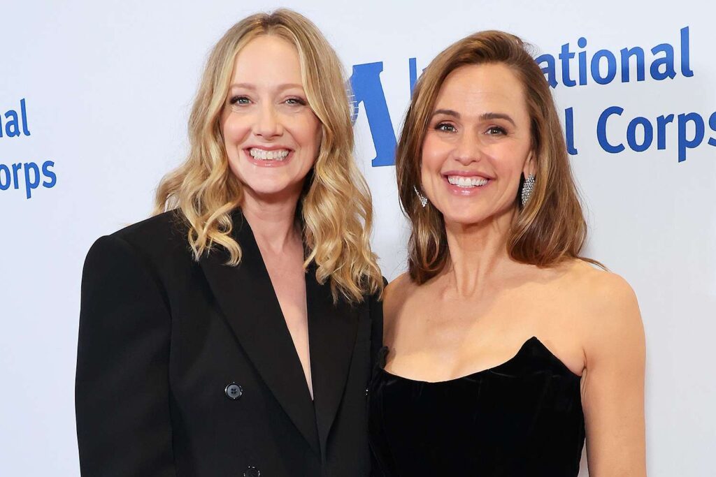 Jennifer Garner says she wants a 'physical fight' with Judy Greer