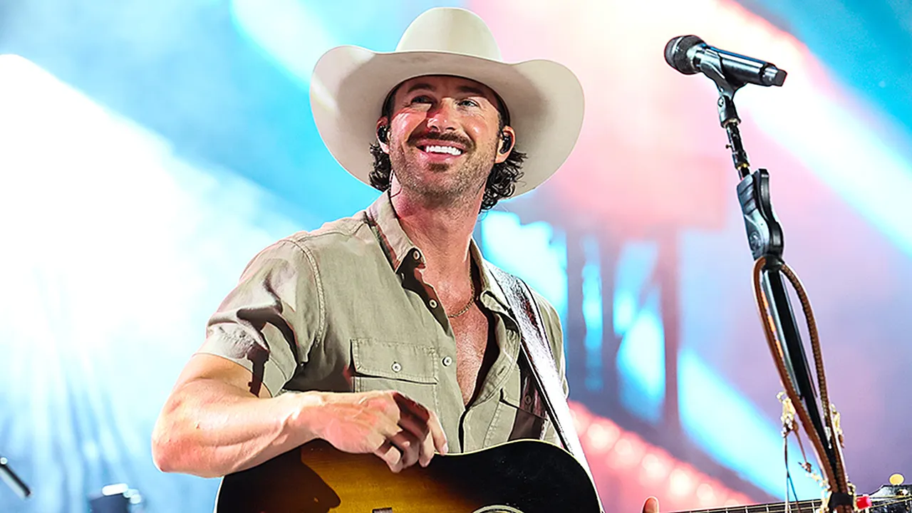 Country star Riley Green says he won’t leave Alabama farm for Nashville