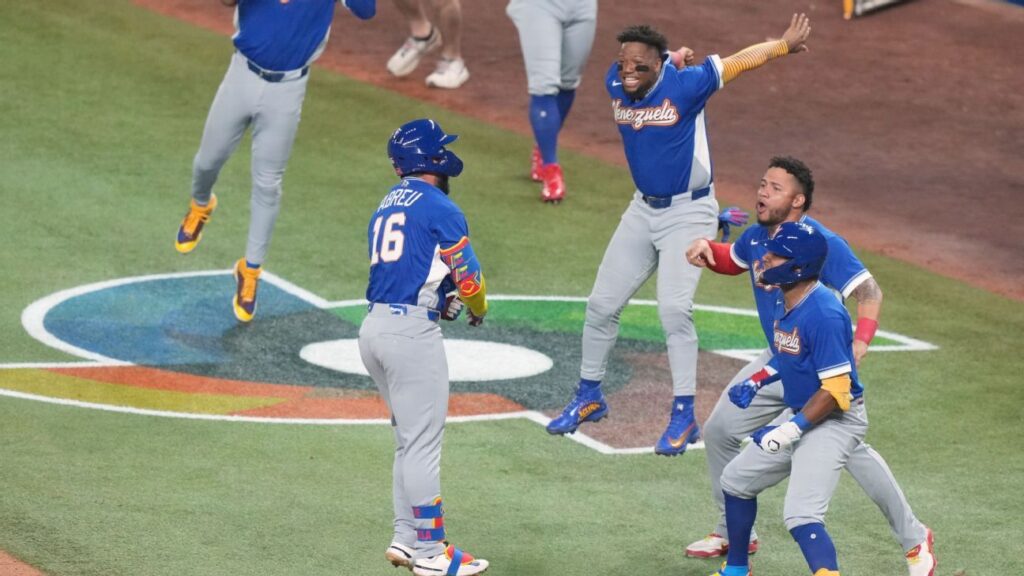 Venezuela rallies to stun Japan, advances to WBC semifinals