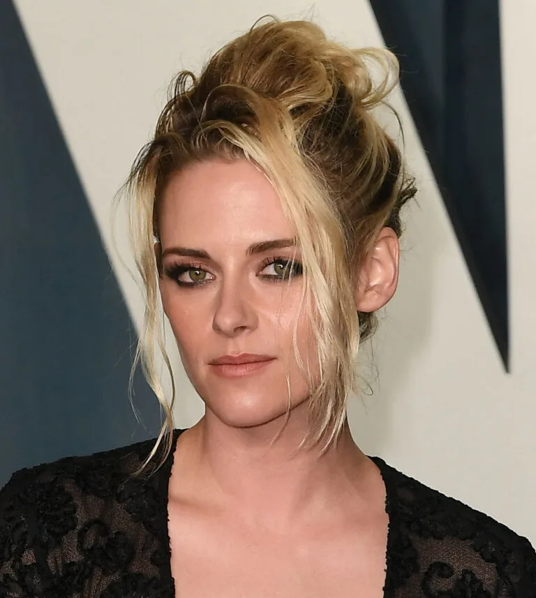 Kristen Stewart at the 2022 Vanity Fair Oscar Party