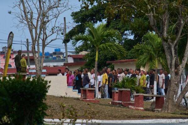 Pardoned prisoners stand before men in uniform inside La Lima penitentiary before being released in Guanabacoa, Havana, Cuba, Friday, April 3, 2026. (AP Photo/Ramon Espinosa)