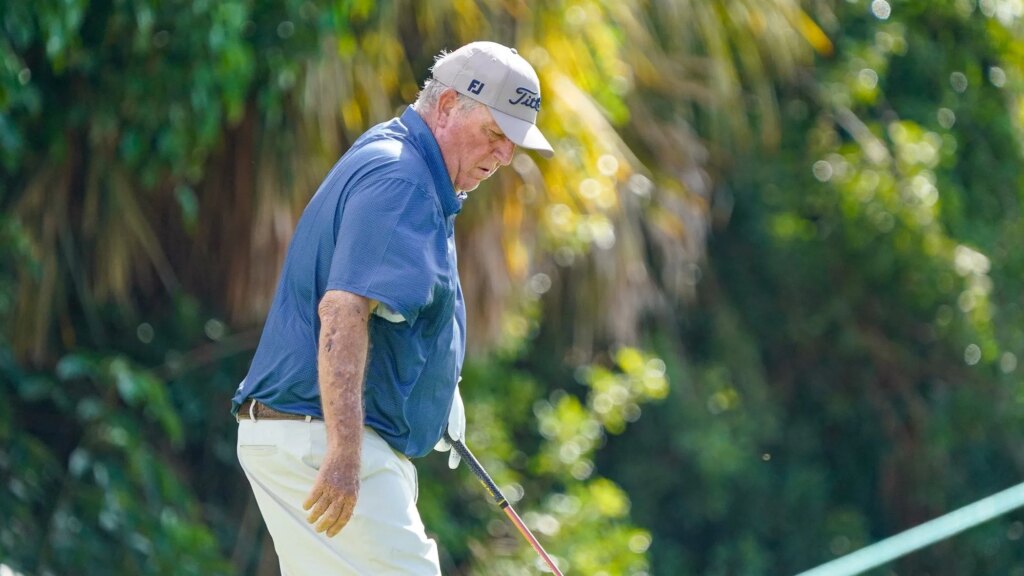 Mark Calcavecchia removed from Masters for phone use
