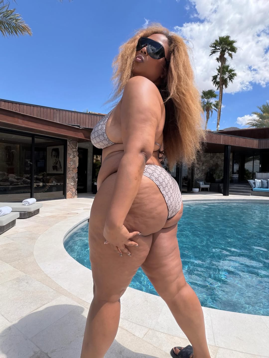 Lizzo gives fans a sneak peek of what to expect this summer: more pool pics!