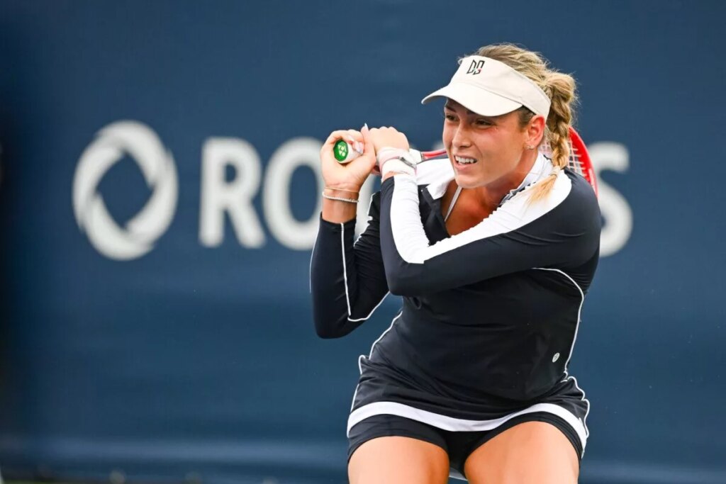 Donna Vekic in action ahead of the WTA Linz.