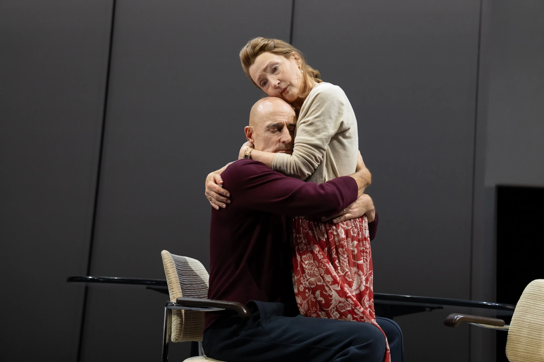 Mark Strong, Lesley Manville in Oedipus 