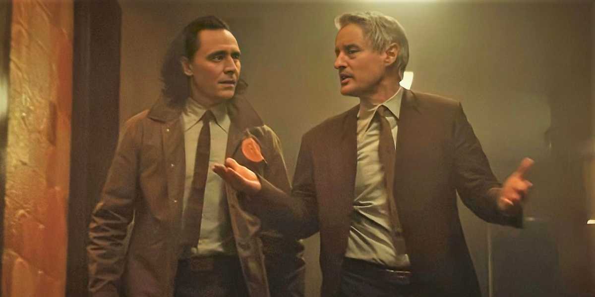 Tom Hiddleston as Loki (L) and Owen Wilson as Mobius (R) in 'Loki'
