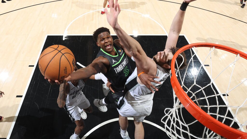 4 takeaways: Spurs respond to loss in opener with blowout win in Game 2