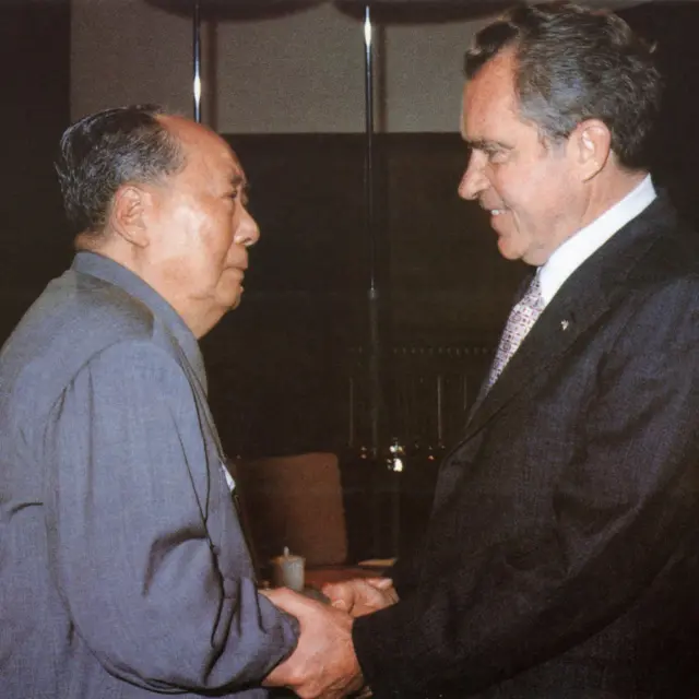 尼克松（右）与毛泽东（左）在毛泽东北京中南海住处见面（21/2/1972）