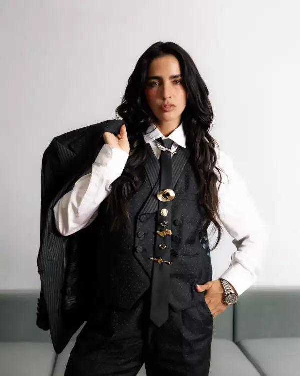 Bárbara de Regil posa en exclusiva para Quién por el estreno de la quinta temporada de la serie Rosario Tijeras