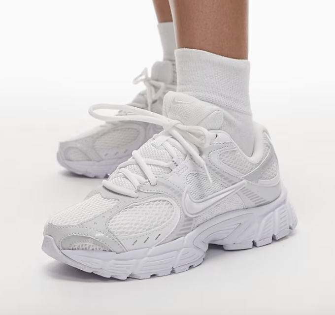 Nike, Nike V5 RNR Sneakers
