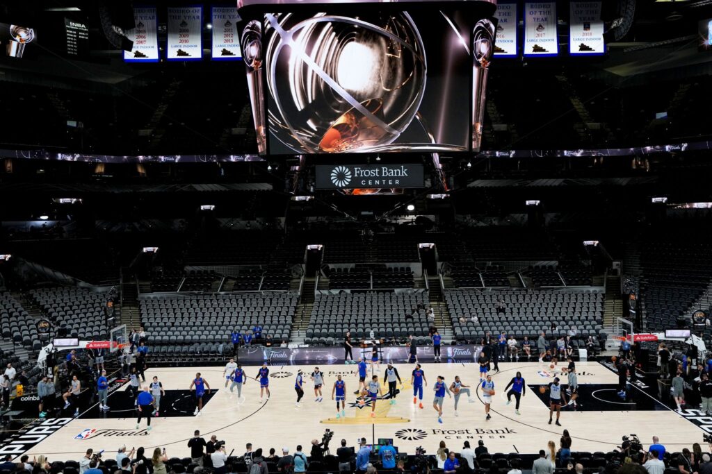 Apostadores no tienen claro si Spurs o Knicks ganarán las Finales de la NBA