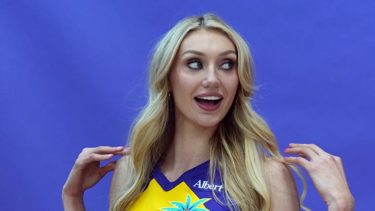 Cameron Brink steals spotlight before Sparks game without taking the court