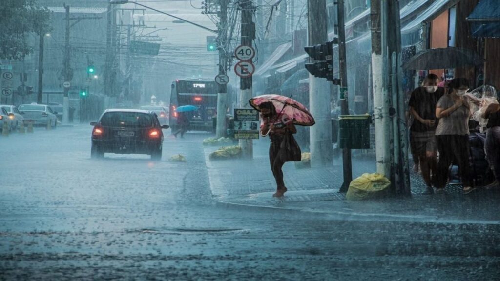 Clima en Alcaldía Cuauhtémoc, CDMX: Pronóstico del sábado 13 de junio con lluvia ligera, temperaturas templadas y buena calidad del aire. Mantente informado sobre las condiciones meteorológicas y el ambiente en la capital.