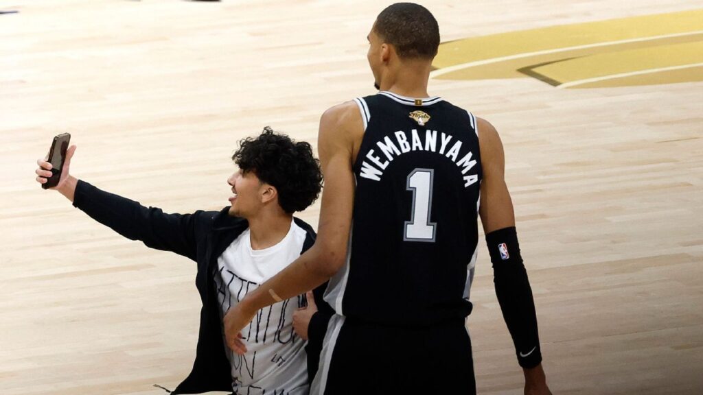 Fan runs onto court, briefly stopping Game 1 of NBA Finals