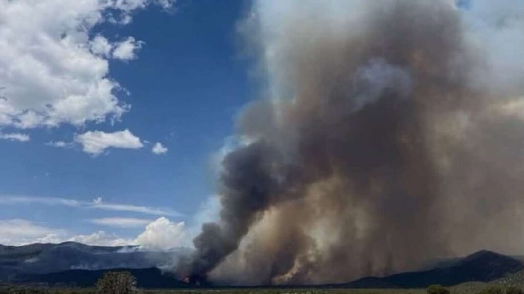 Juab County evacuations ordered after 2 new fires merge into 20,000-acre blaze