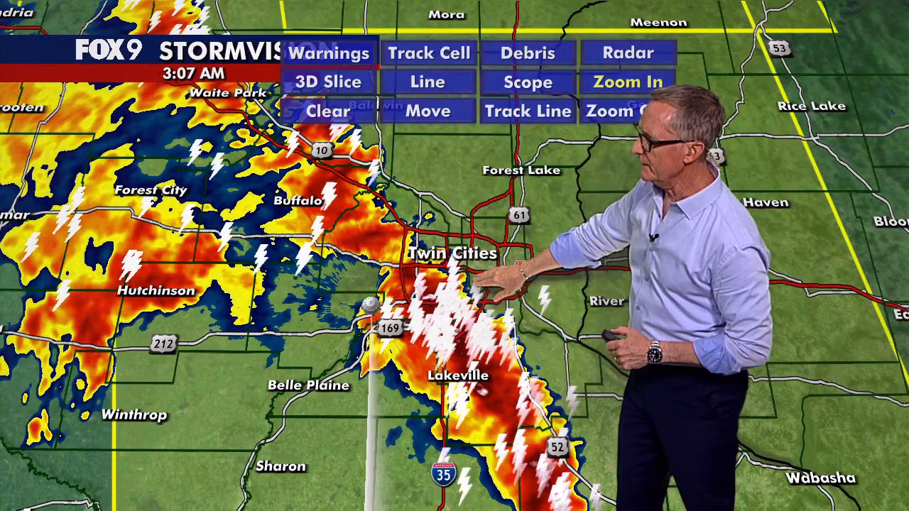Thunderstorms push into Twin Cities metro early Wednesday