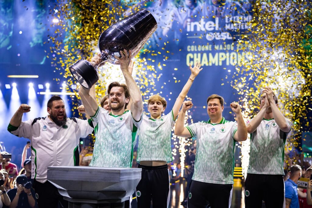 NiKo HAS DONE IT! Falcons are your IEM Cologne Major Champions!