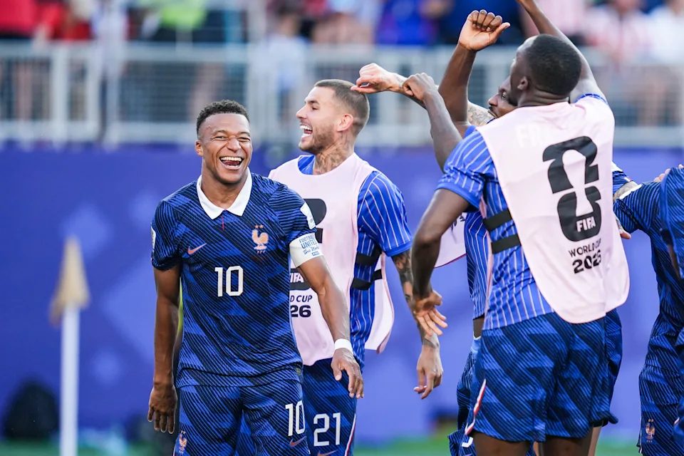 PHILADELPHIA, PENNSYLVANIA - JULY 04: Kylian Mbappe of France (L) celebrates the victory with teammates during the FIFA World Cup 2026 Round Of 16 match between Paraguay and France at Philadelphia Stadium on July 04, 2026 in Philadelphia, Pennsylvania. (Photo by Daniela Porcelli/Getty Images)