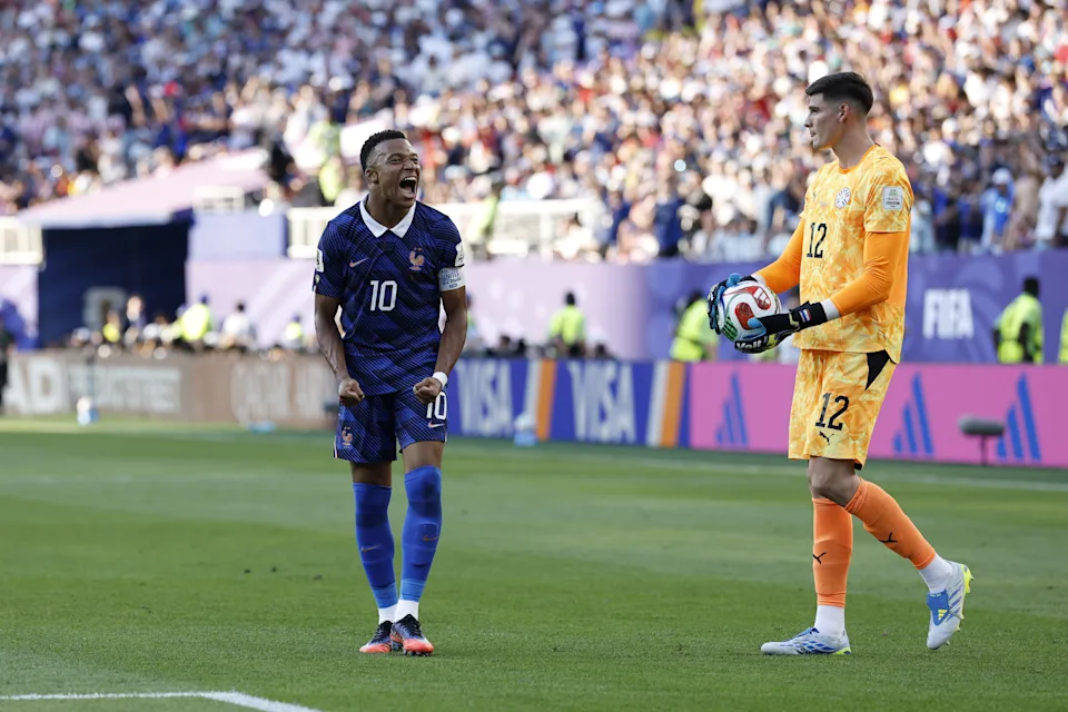 PHILADELPHIA - Paraguay goalkeeper Orlando Gill as Kylian Mbappe of France celebrates after the 2026 FIFA World Cup round of 16 match between Paraguay and France at the Philadelphia Stadium on July 4, 2026, in Philadelphia, United States. MAURICE VAN STEEN / ANP (Photo by ANP via Getty Images)