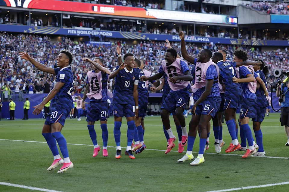 PHILADELPHIA - Lucas Hernandez of France, Desire Doue of France, Kylian Mbappe of France, Marcus Thuram of France, Dayot Upamecano of France, Ibrahima Konate of France, Jules Kounde of France and Maghnes Akliouche of France celebrate after the 2026 FIFA World Cup round of 16 match between Paraguay and France at the Philadelphia Stadium on July 4, 2026 in Philadelphia, United States. MAURICE VAN STEEN / ANP (Photo by ANP via Getty Images)