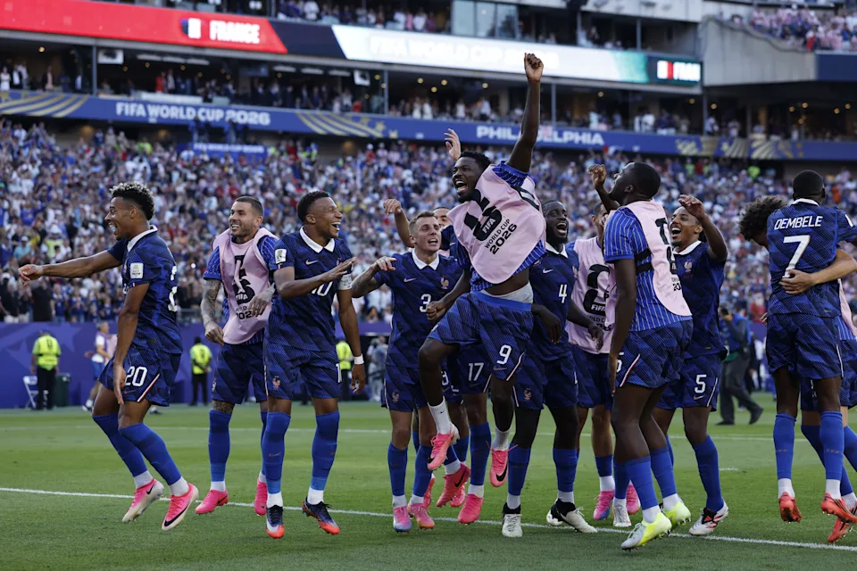 PHILADELPHIA - Lucas Hernandez of France, Desire Doue of France, Kylian Mbappe of France, Marcus Thuram of France, Dayot Upamecano of France, Ibrahima Konate of France, Jules Kounde of France and Maghnes Akliouche of France celebrate after the 2026 FIFA World Cup round of 16 match between Paraguay and France at the Philadelphia Stadium on July 4, 2026 in Philadelphia, United States. MAURICE VAN STEEN / ANP (Photo by ANP via Getty Images)