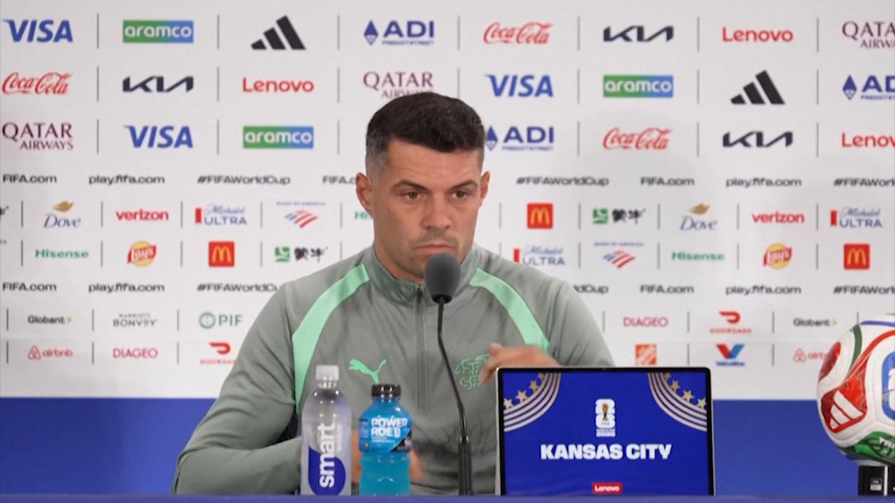 

<p>Suiza afronta una de las citas más importantes de su historia reciente al disputar los cuartos de final de un Mundial por primera vez en 72 años. En la antesala del duelo ante la vigente campeona, Argentina, el capitán Granit Xhaka descartó que el encuentro represente una revancha de la eliminación sufrida en 2014 y reconoció la dificultad de contener a Lionel Messi durante los 90 minutos.” class=”image__dam-img image__dam-img–loading” onload=’this.classList.remove(‘image__dam-img–loading’)’ onerror=”imageLoadError(this)” height=”1080″ width=”1920″/></source></picture>
    </div>
</div></div>
</p></div>
</div>
<div class=