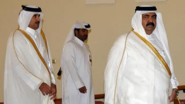 في عام 2003، وافق أمير قطر على تنازل الشيخ جاسم بن حمد آل ثاني عن ولاية العهد لصالح أخيه الشيخ تميم بن حمد آل ثاني، الذي أصبح ولياً للعهد.
