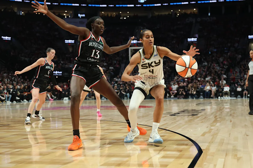 Chicago Sky guard Skylar Diggins (4)Jaime Valdez-Imagn Images