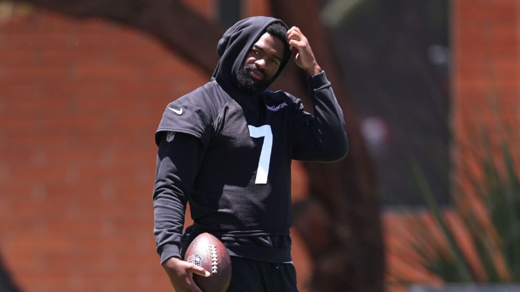 Cardinals' Brissett practices amid 'productive' talks for new deal