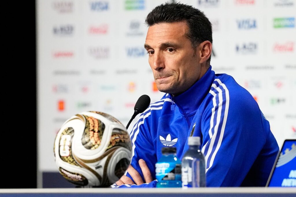 Entre lágrimas, Scaloni pone en duda su continuidad al frente de Argentina tras perder la final